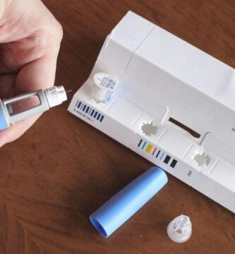 Caneta Ozempic sendo aplicada para emagrecimento e controle de diabetes
